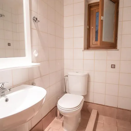 Mythos House - Seaside Retreat In Pedi