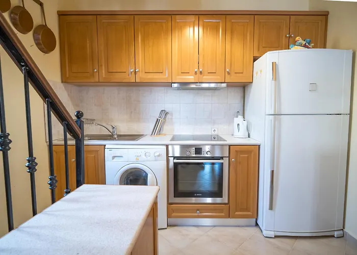 Mythos House - Seaside Retreat In Pedi * 시미